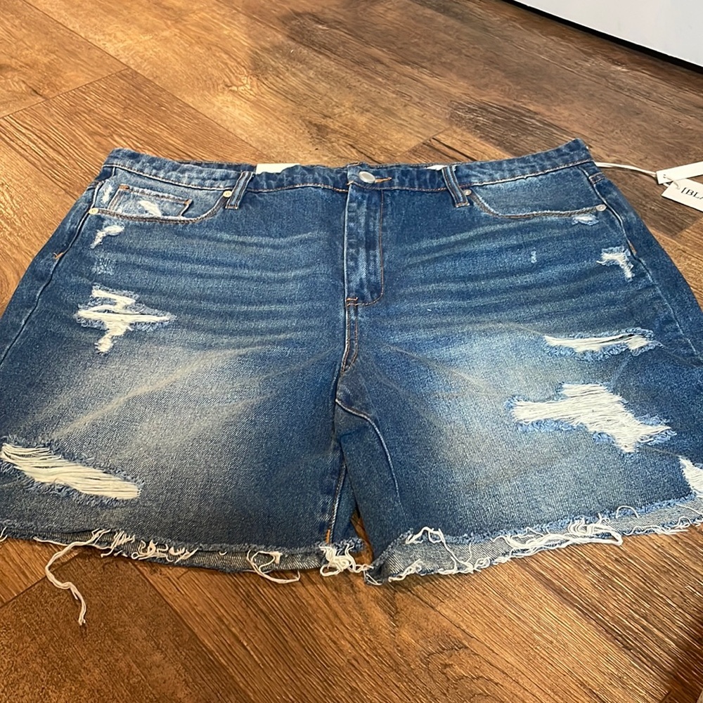 💙💙Blank NYC SHORTS NWT Size 18W inseam 5